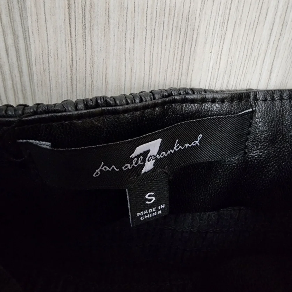 Size Small 7 For All Mankind Crop Top - Picture 7 of 8
